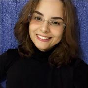 Professora de inglês ensina a crianças de todas as idades